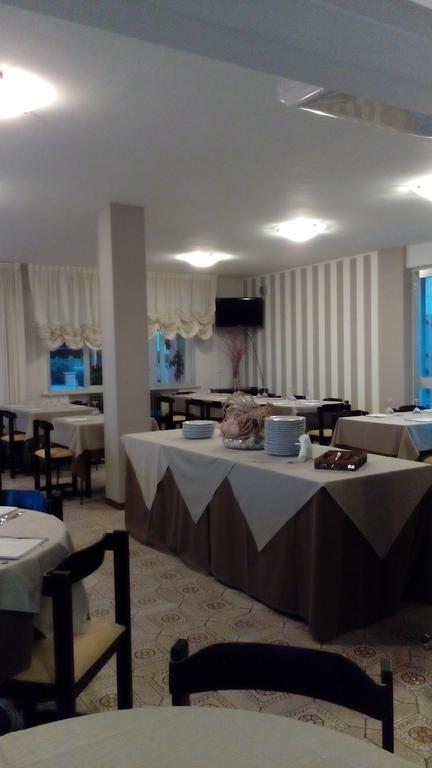 Hotel Oasi Ristorante Pizzeria Fano Esterno foto