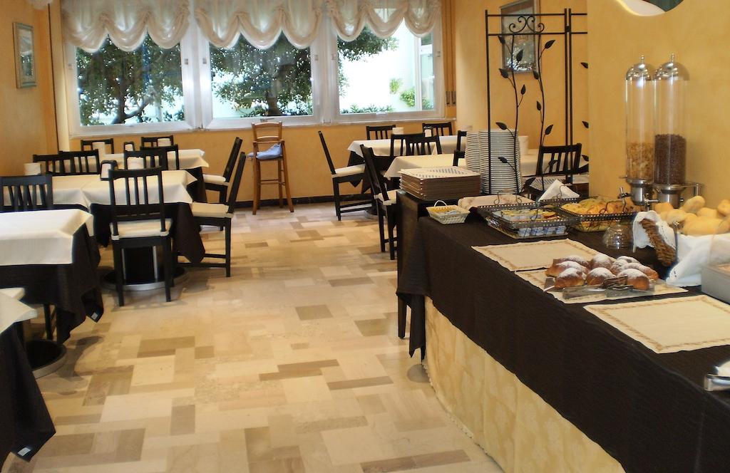 Hotel Oasi Ristorante Pizzeria Fano Esterno foto